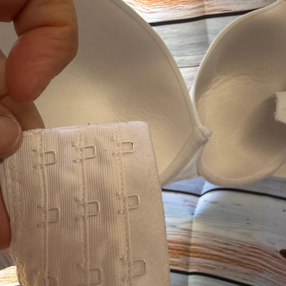 White Underwire‎ Bra